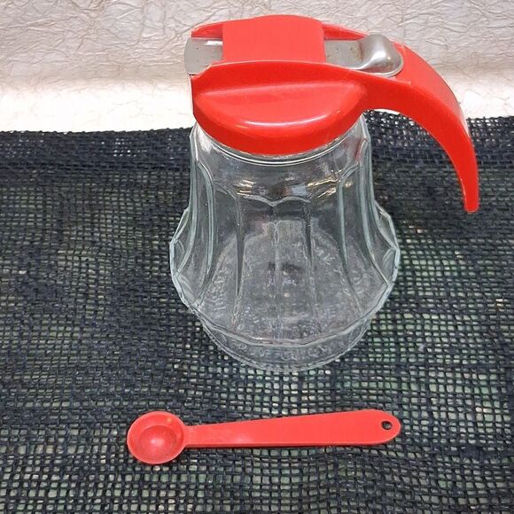 Vintage Hazel Atlas bowl, Anchor Hocking salt & pepper, & Federal syrup pitcher - Picture 4 of 12